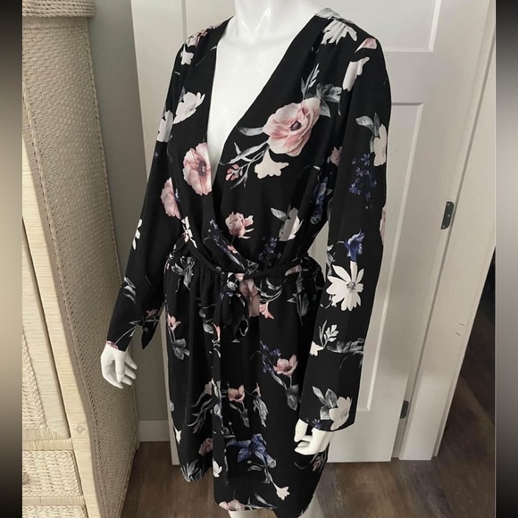 Amanda Green Dress with Pockets - Picture 5 of 7